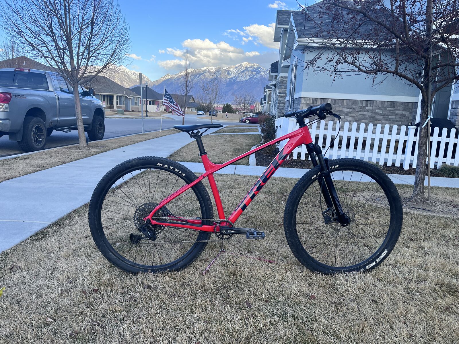 2022 Trek Marlin 8 (Large, 29”) – Red – RockShox + 1x SRAM – New Maxxis Tires