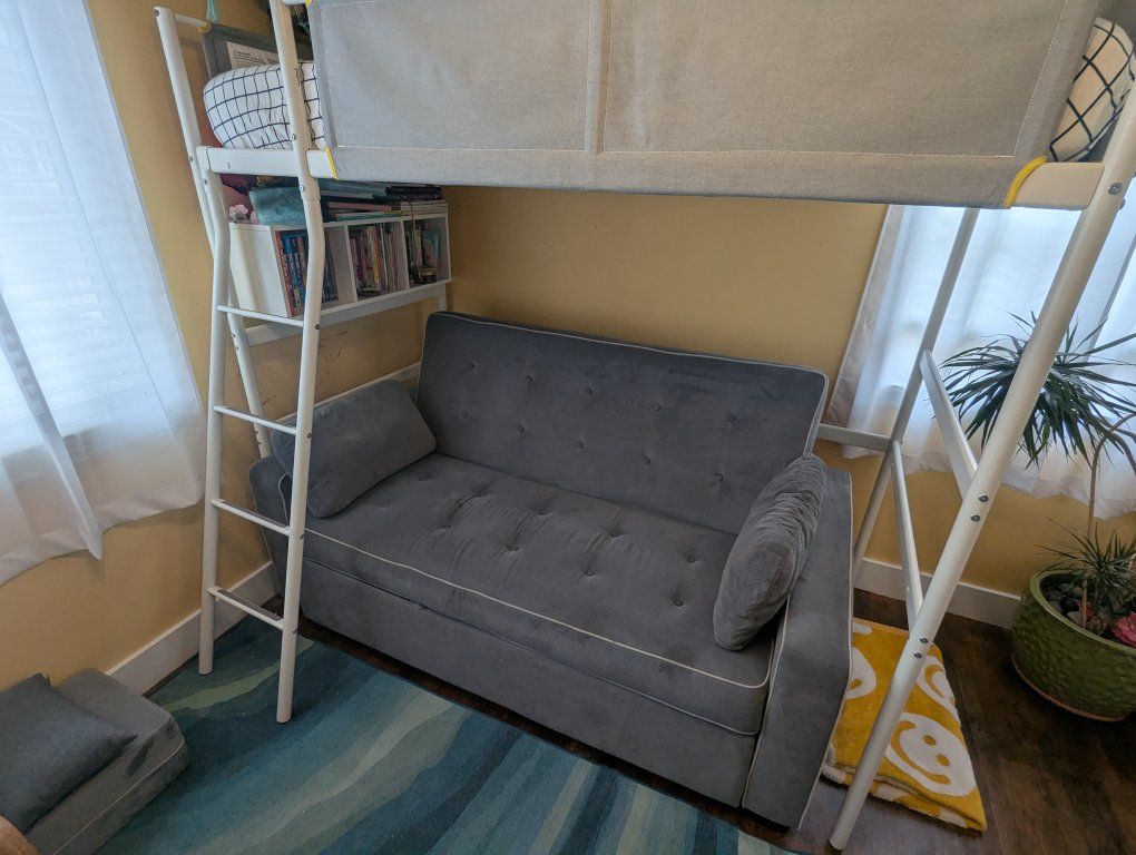 Serta Monroe loveseat couch, coverts to queen bed