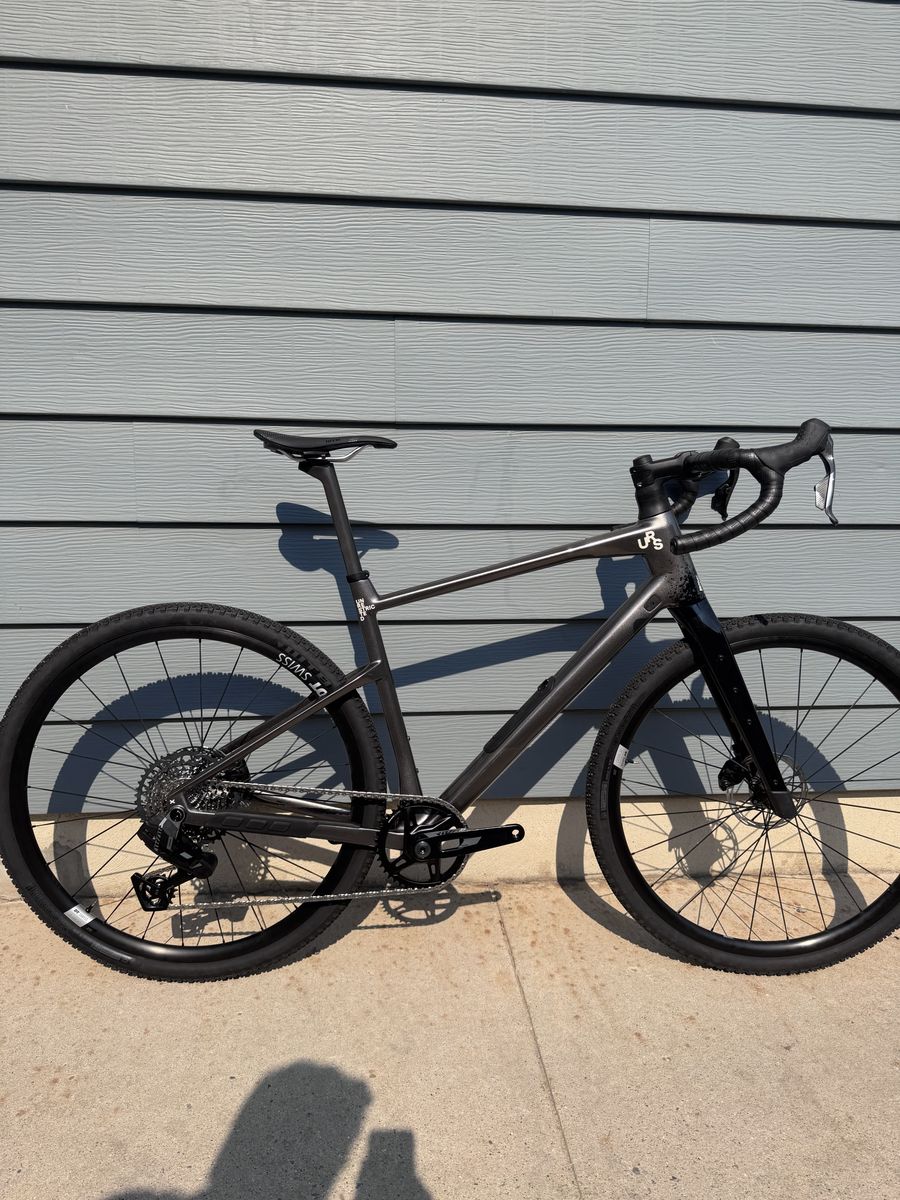 2026 BMC URS unrestricted gravel bike. Rival e1 axs. Size large. Mint