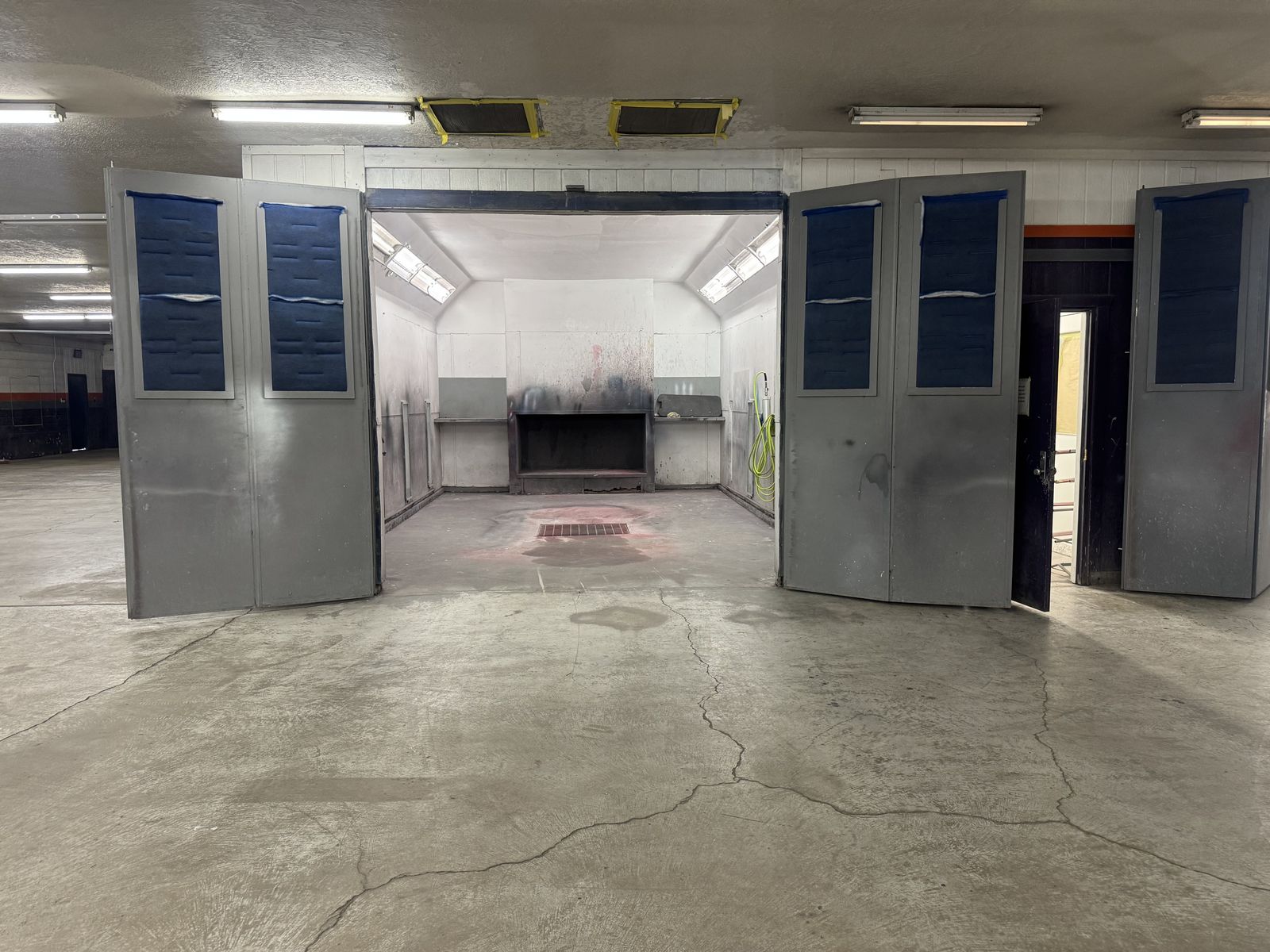 Paintbooth For rent in Ogden !  Large and Downdraft !