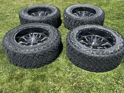 20x10 fuel off-road/ venom Terra hunter 35x12.5r20 8x6.5