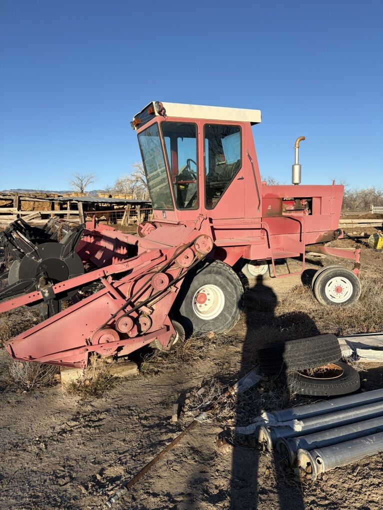 International Harvester 5000 Windrower