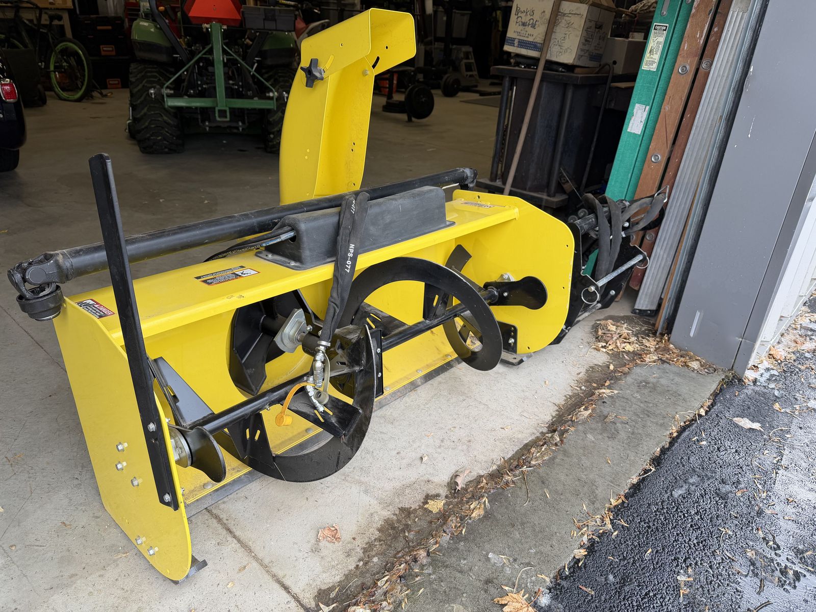 John Deer 47 inch snow blower - barely used