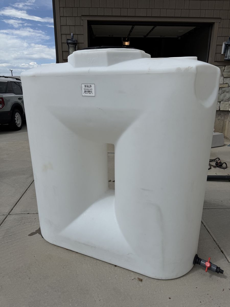 300 gallon water storage tank