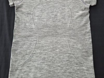 Ladies Lululemon Swiftly Tech crew short sleeve top gray size 8