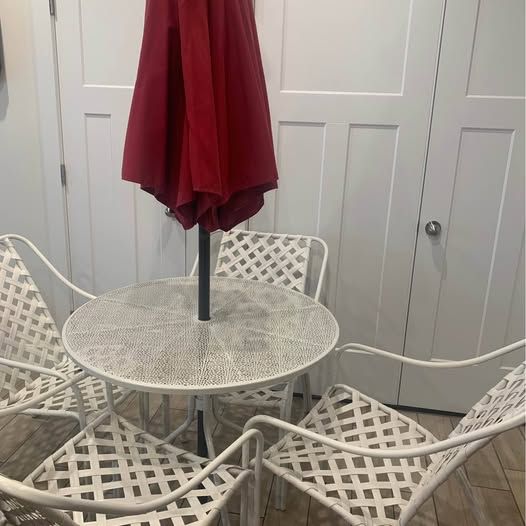 Nice White Outdoor Metal Table & Chairs W/Solar Umbrella