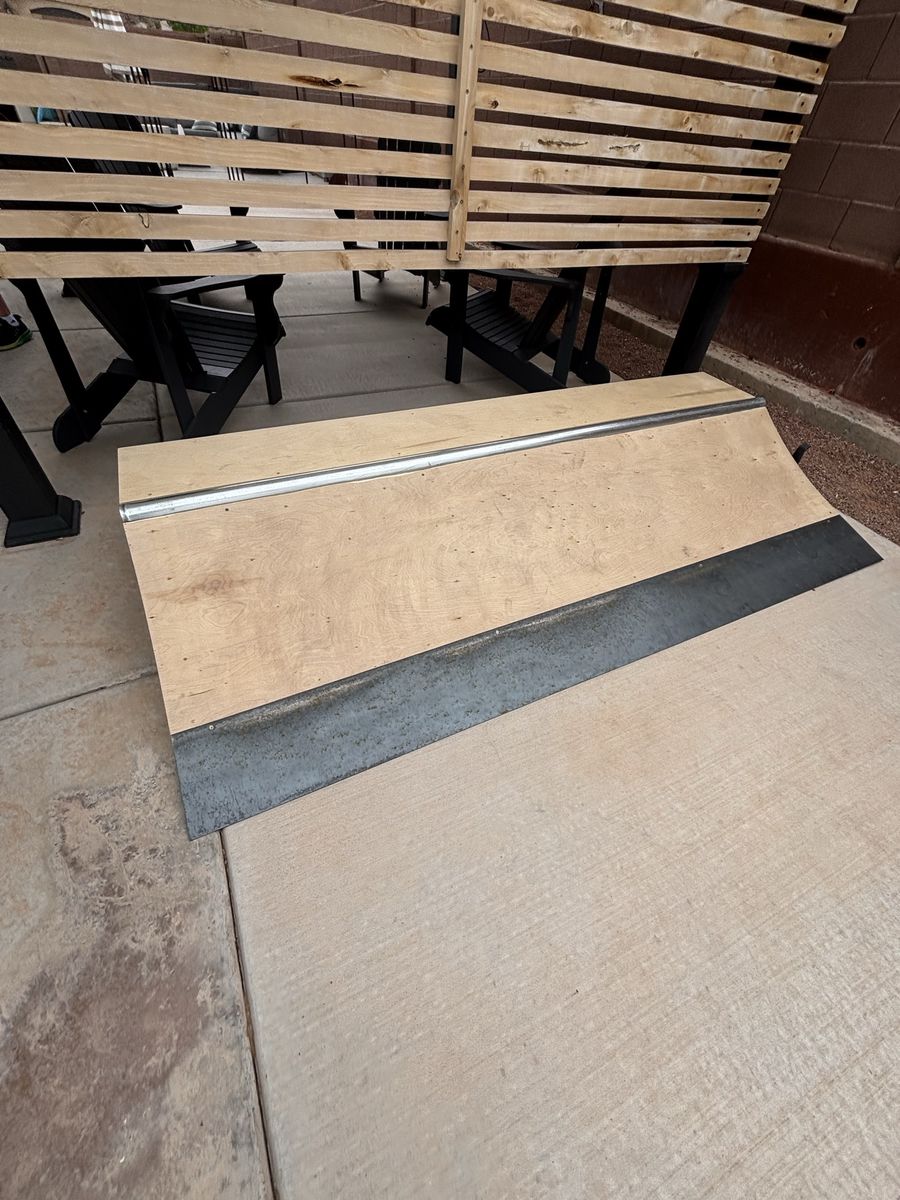 Skateboard 8ft Mini Ramp and Grind Box