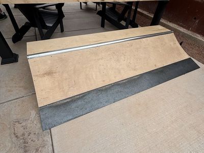 Skateboard 8ft Mini Ramp and Grind Box