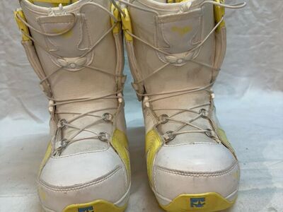 Rome Women’s Size 7 Snowboard Boots