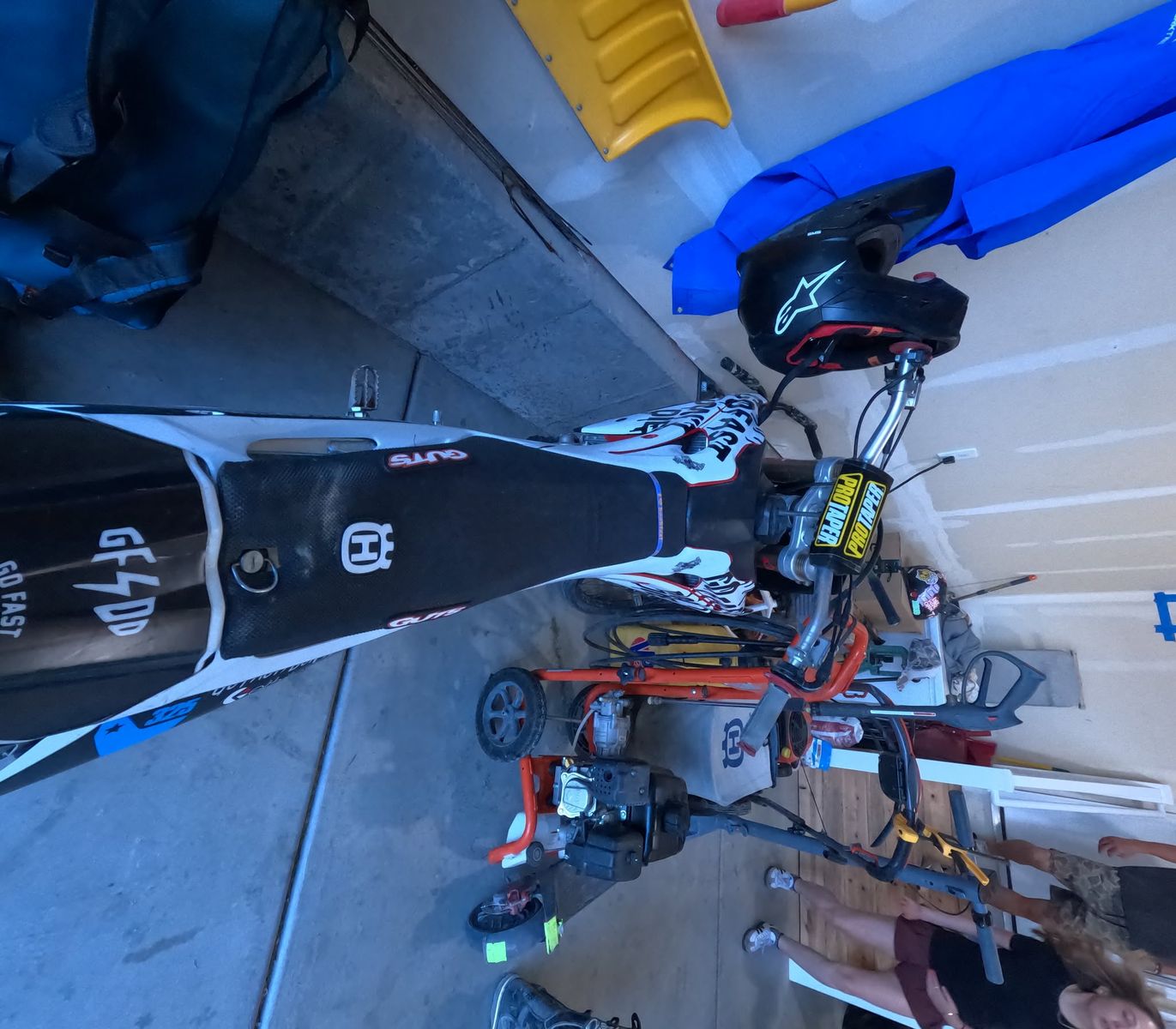 Main image 6