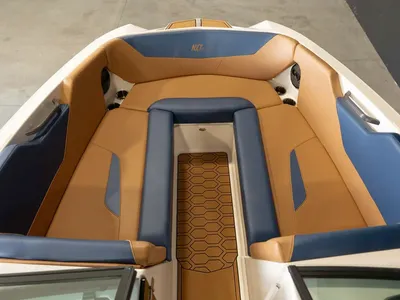 2023 Mastercraft NXT - Blue Flake / White - Wake Boat
