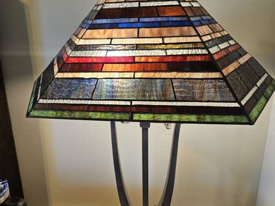Stunning Tiffany Style Lamp