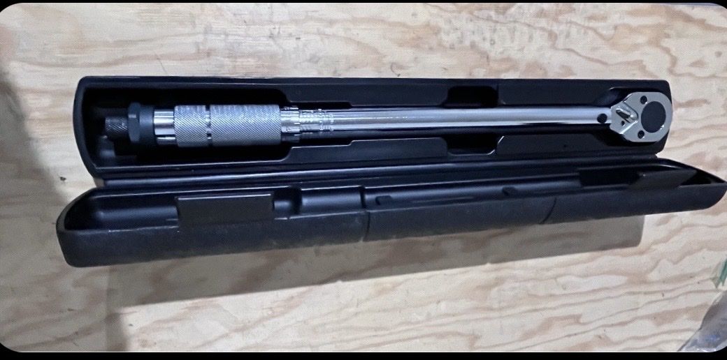 Pittsburgh Pro 1/2” Torque Wrench – Used Once – 20–150 ft‑lb