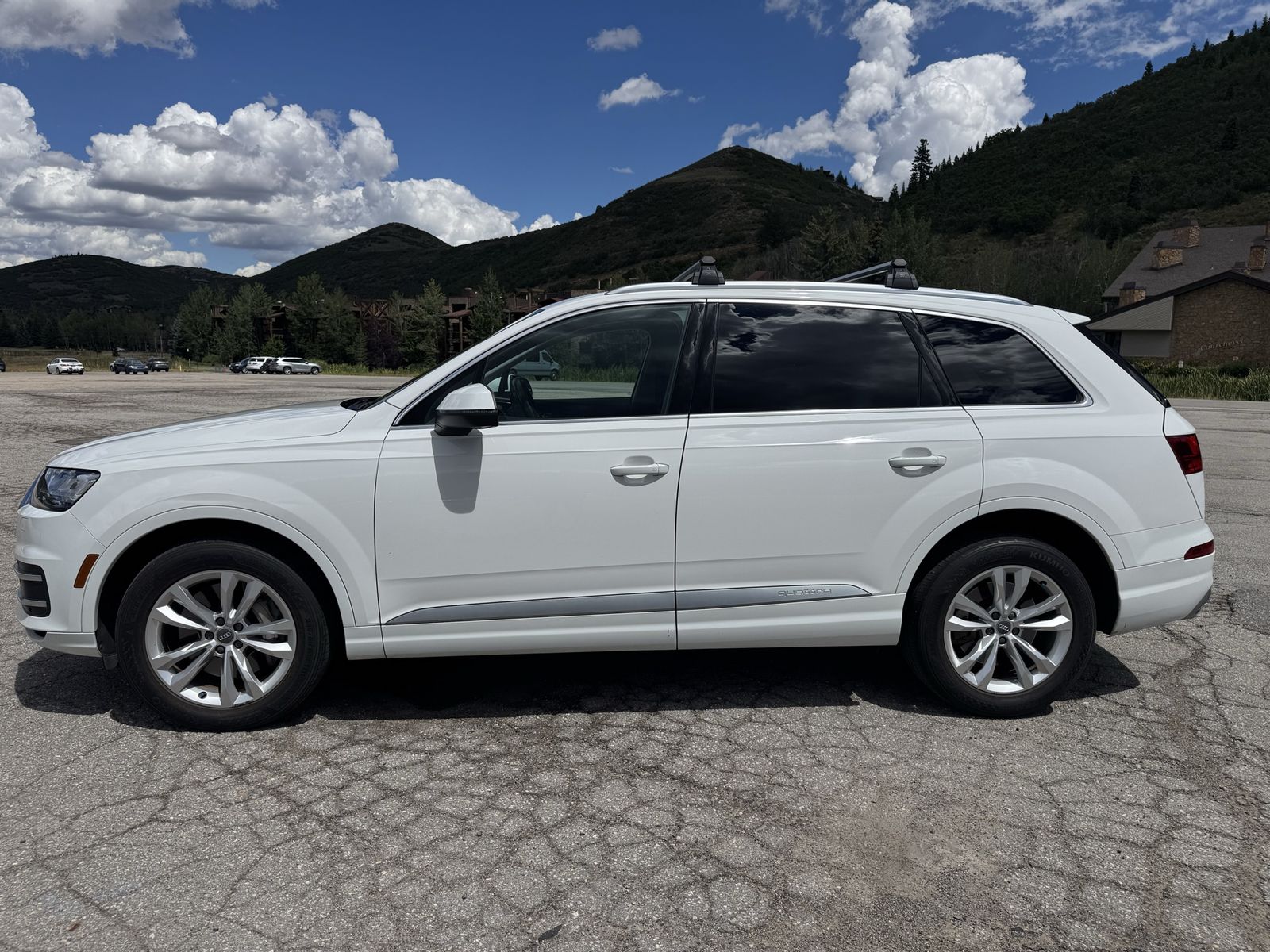 Main image 3