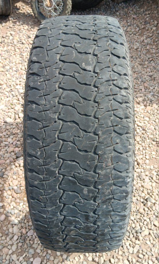 265-70-18 Kumho Roadventure AT51 Load E Truck Tire