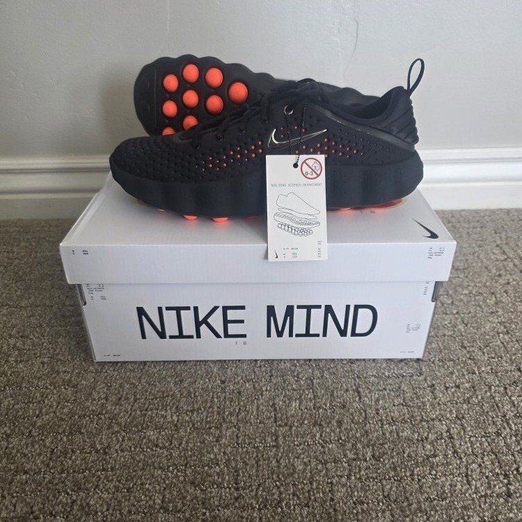 Nike Mind 002. Hyper Black Crimson