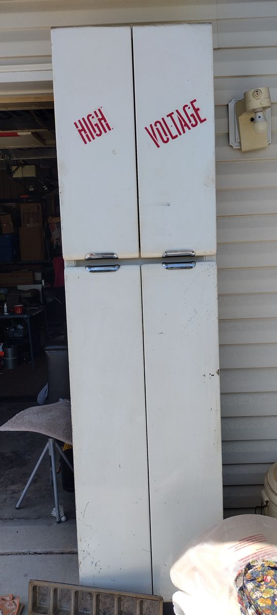 YARD SALE Sun, Mon 9-5