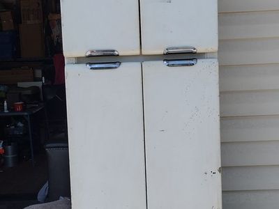 YARD SALE Sun, Mon 9-5