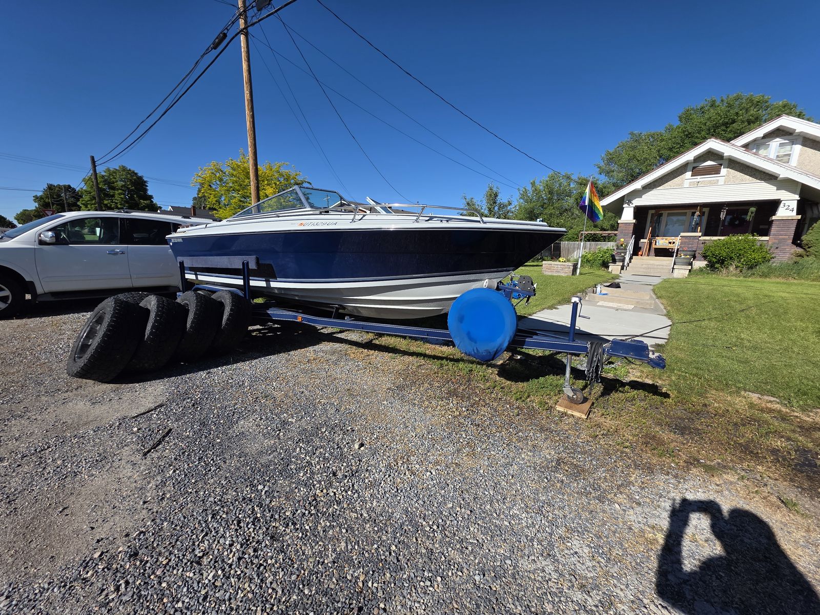1986 Four Winns 21' w/ Trailer - Mechanic Special