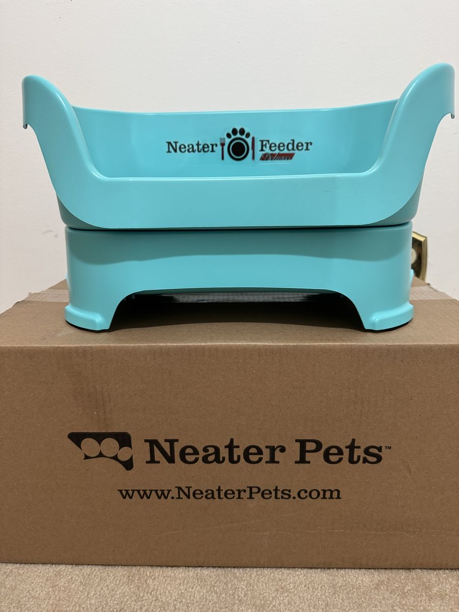 Neater Feeder Medium with Standard Bowls