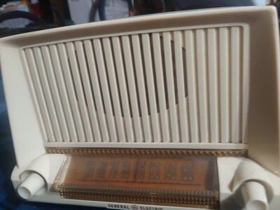 Vintage 1951 General Electric Tube Radio Model 423