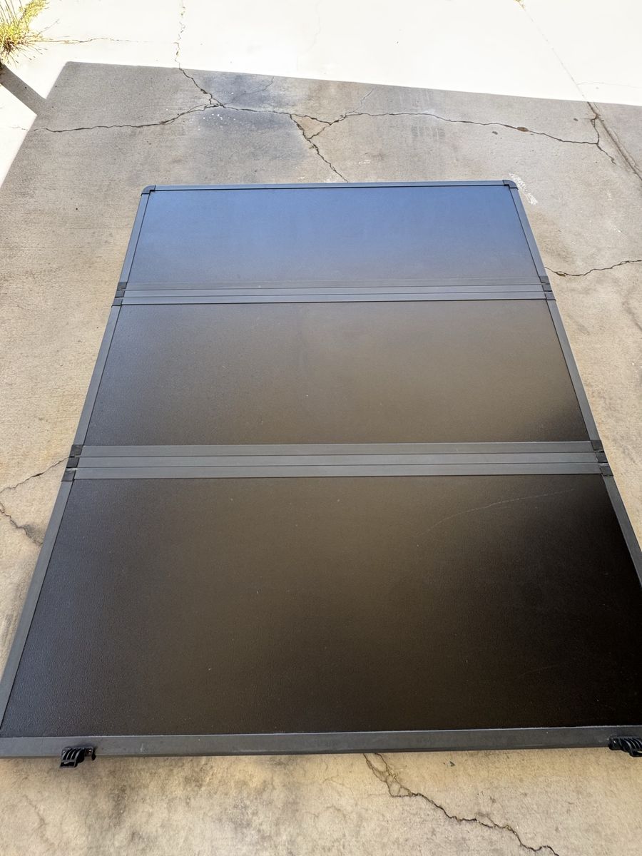 Truck bed cover