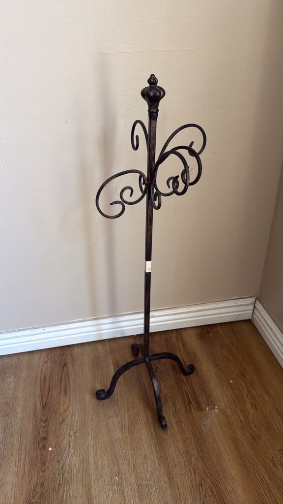 Decorative Wrought Iron Jewelry Stand