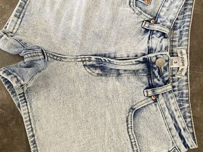Womens shorts (size: 3)