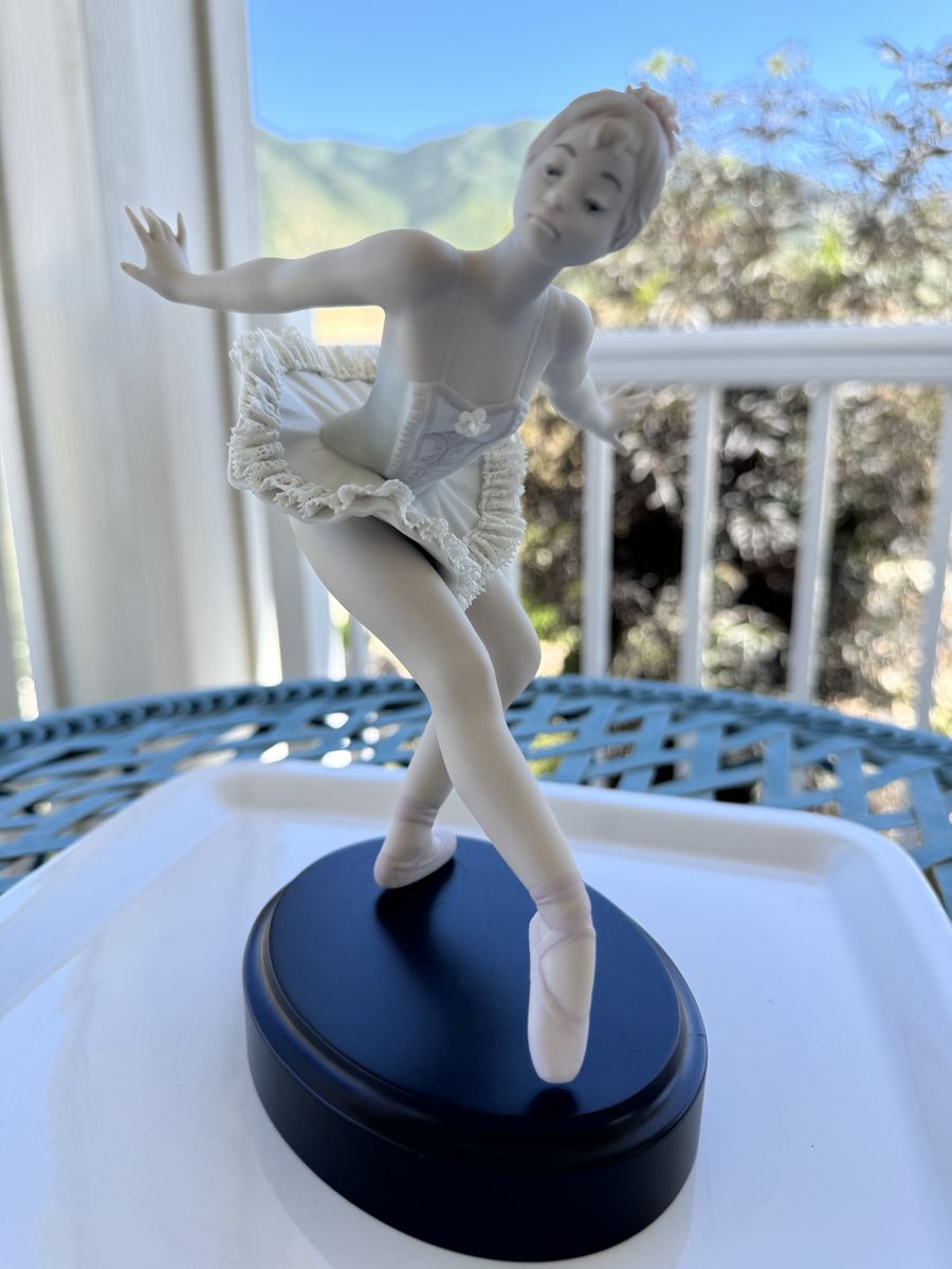 Lladro Ballerina "Curtain Call", #5814 with Box! - READ