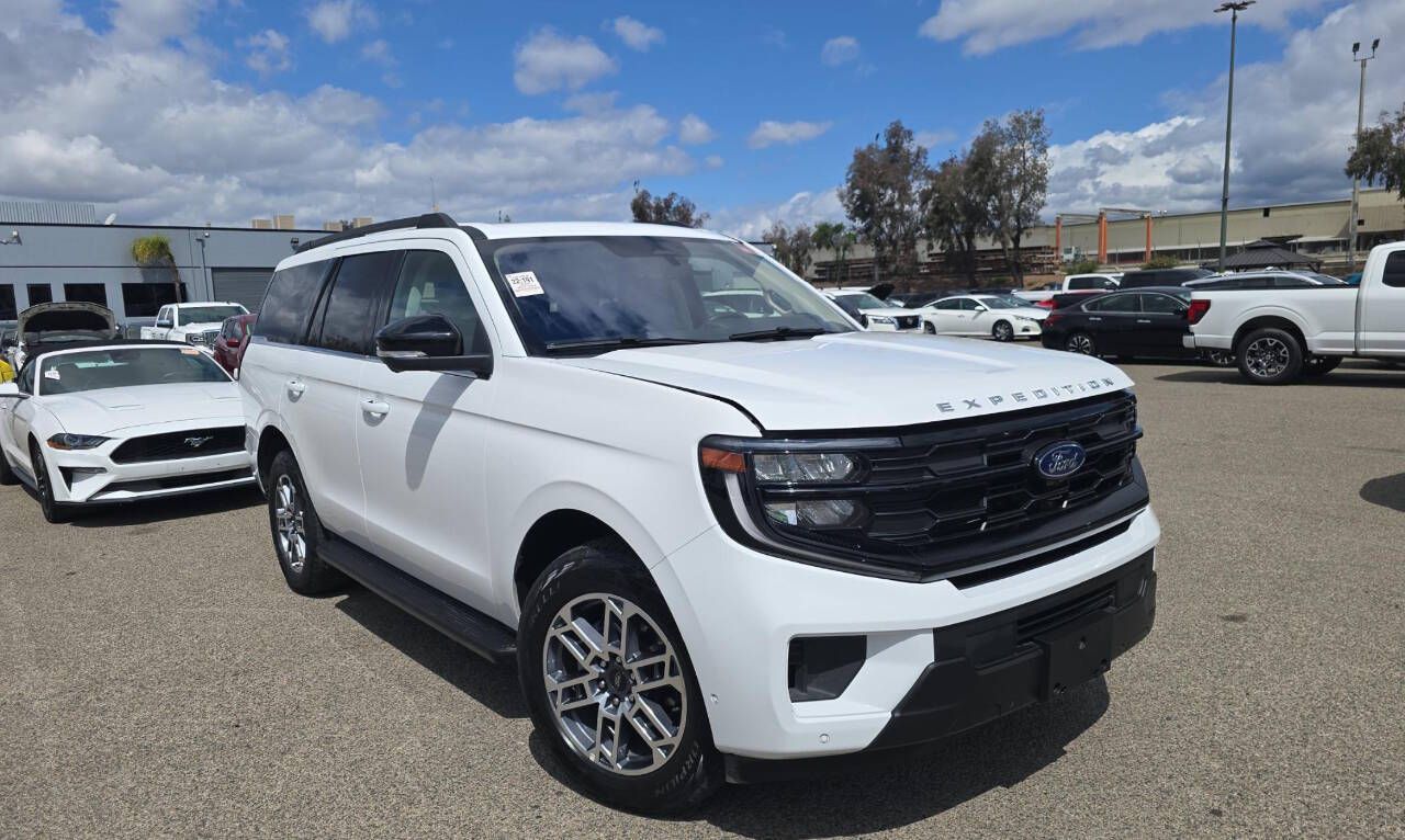 2025 Ford Expedition Active