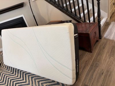 Tempur-Pedic ProAdapt 12" Medium Mattress, Contour Technology, Twin XL - Excellent Condition