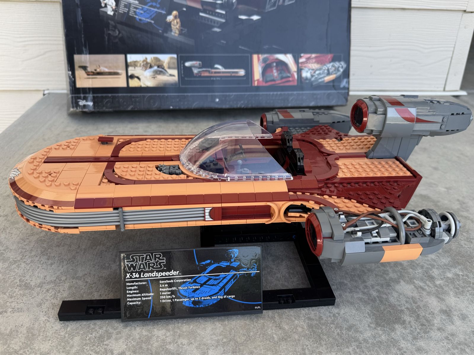 LEGO Star Wars UCS Luke Skywalker's Landspeeder 75341 with Minifigure & Display Stand