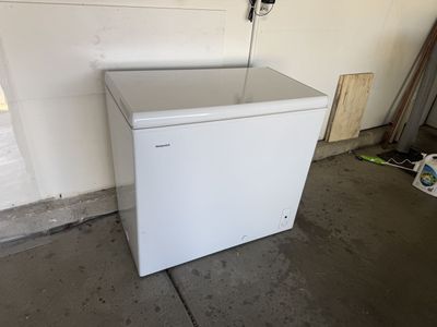 Hotpoint 7.1-cu ft Chest Freezer White