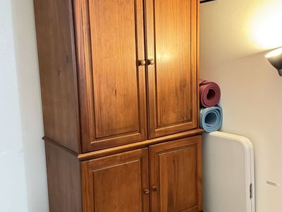 Armoire / Cabinet FREE