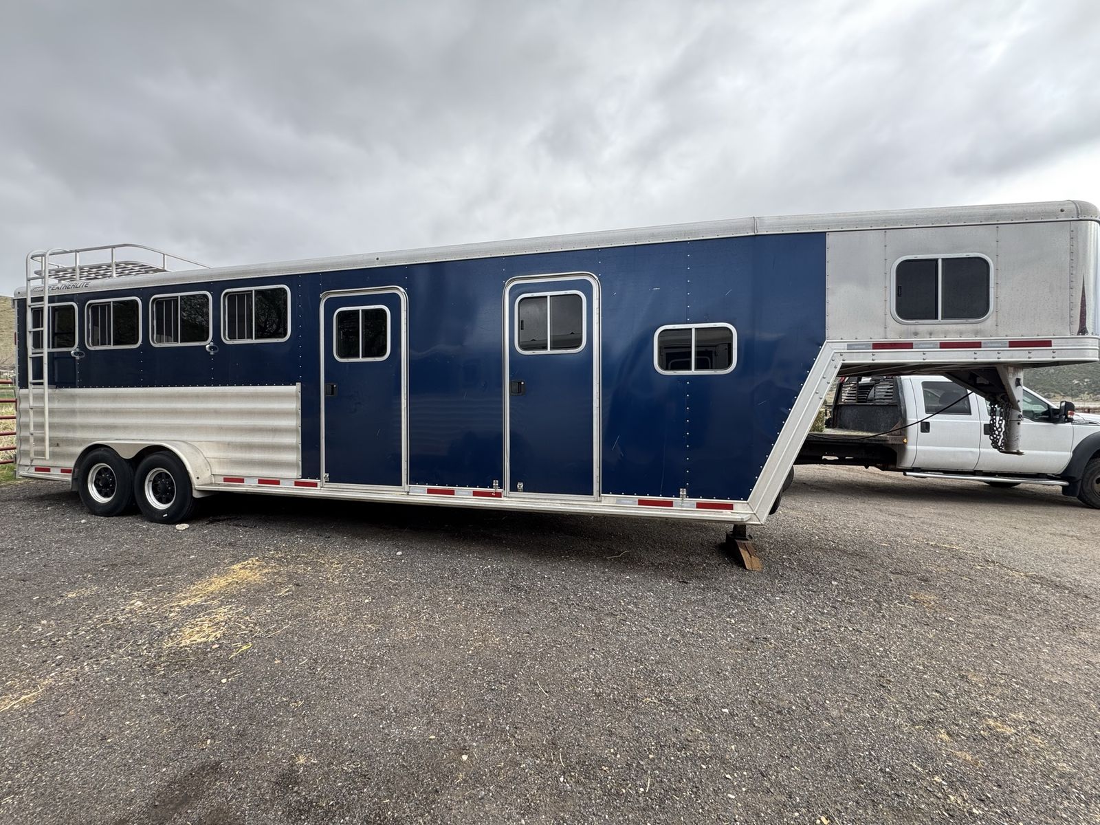 2013 Featherlite 4 horse with upgrades