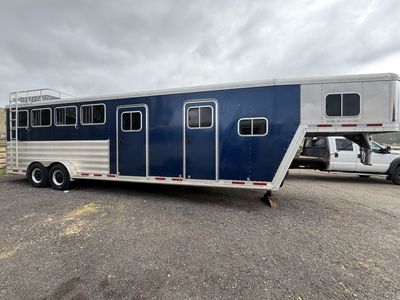 2013 Featherlite 4 horse with upgrades