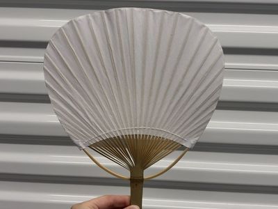 Never-used, White Paper Hand Fans with Bamboo Handle Bulk Wedding Favors 100 Pack
