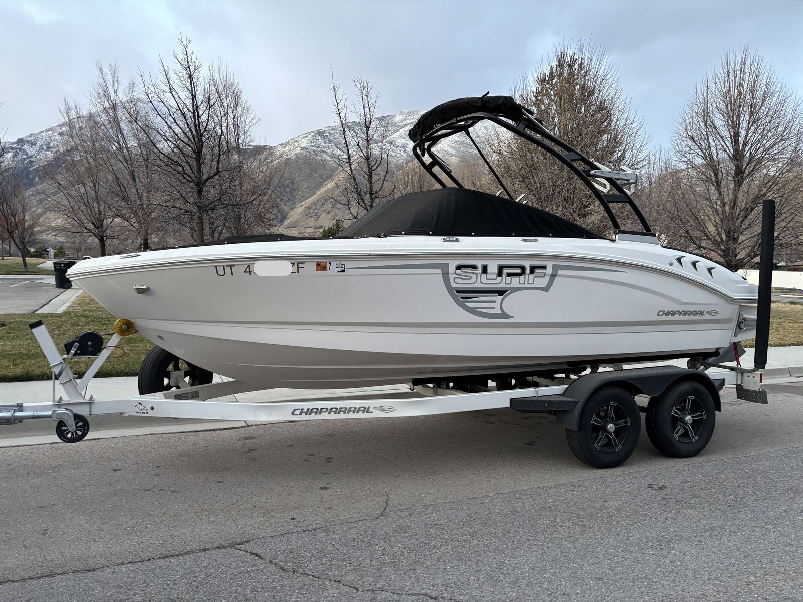 Chaparral 21 Surf Boat - under 200 Hours