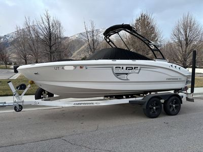 Chaparral 21 Surf Boat - under 200 Hours