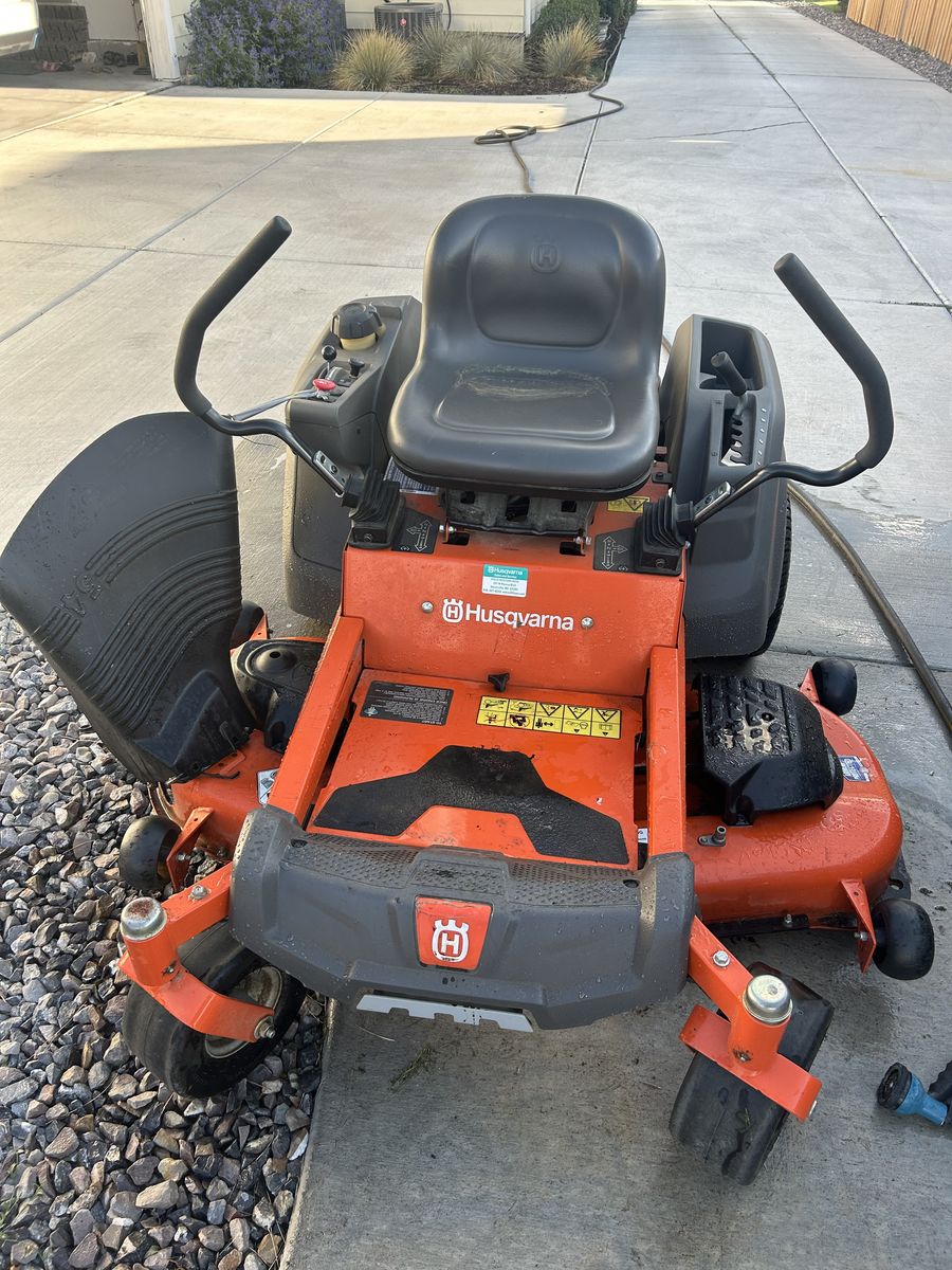 Lawn and gardan zero turn