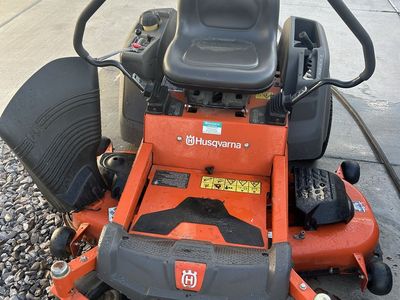 Lawn and gardan zero turn