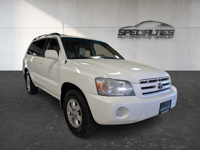 2004 TOYOTA HIGHLANDER Base