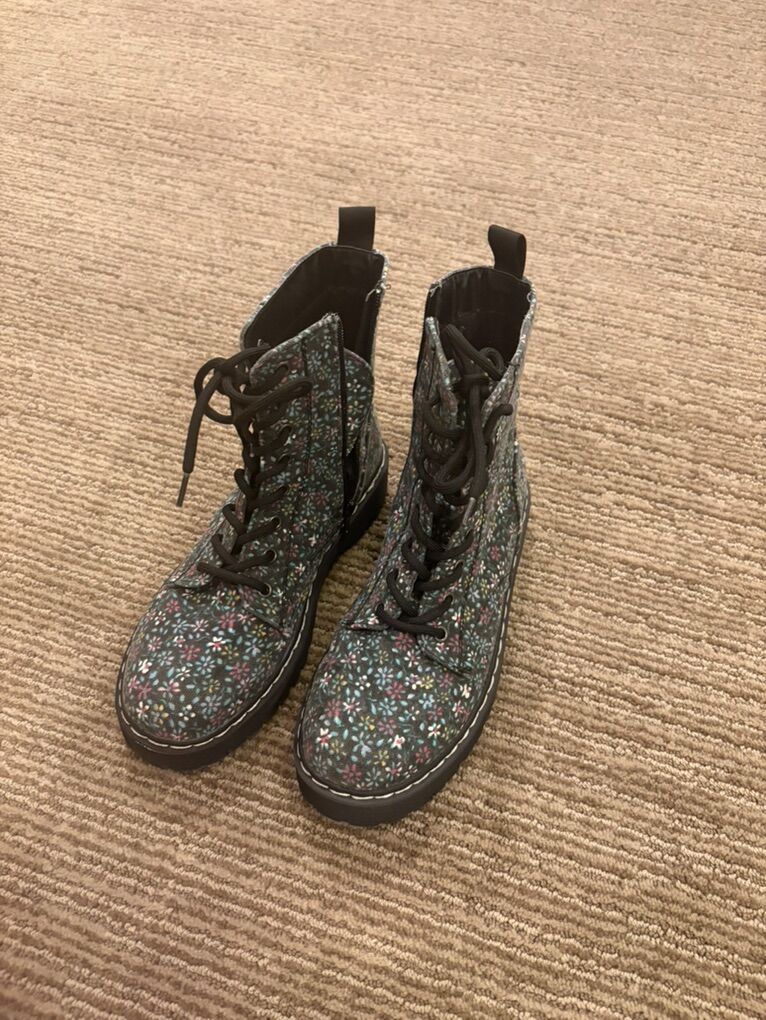 Sincerly Jules Floral Boots, Size 8