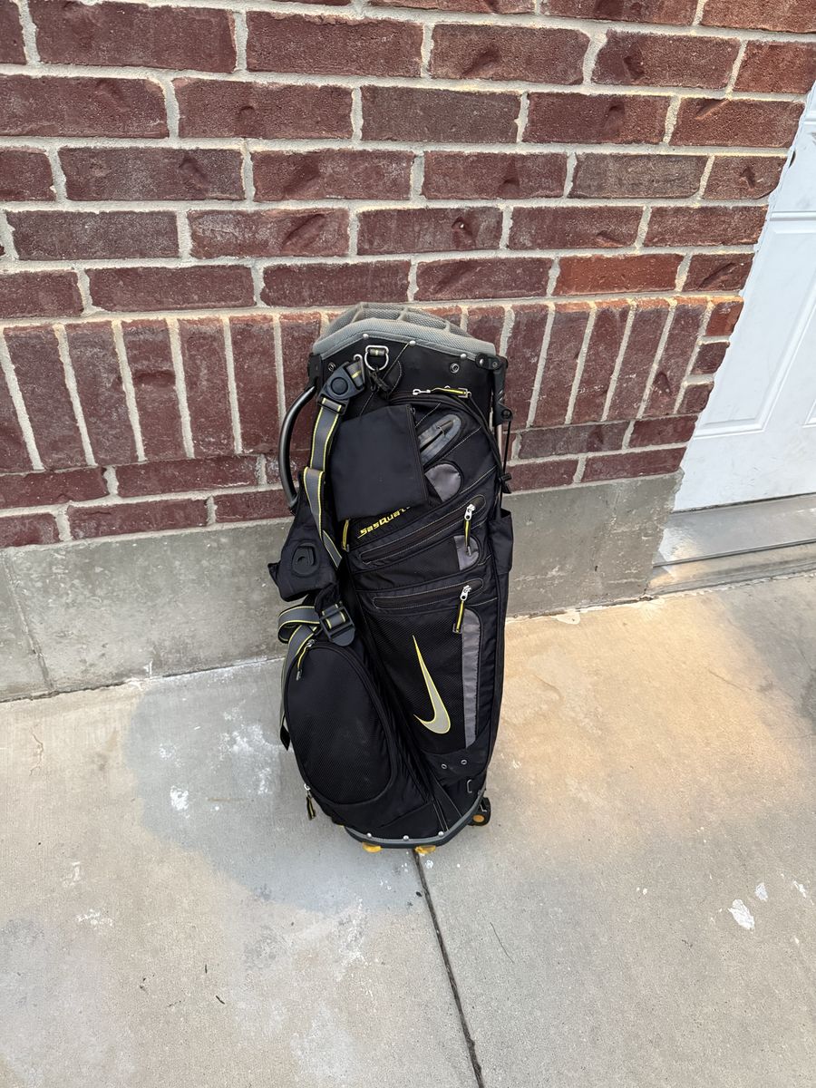 Nike SQ SasQuatch 14-Way Golf Stand Bag Black Yellow Dual Straps