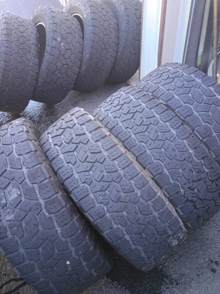 (4)Toyo Open Country A/T LT285/70R17