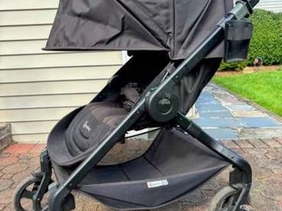 ergobaby reversible full-sized stroller