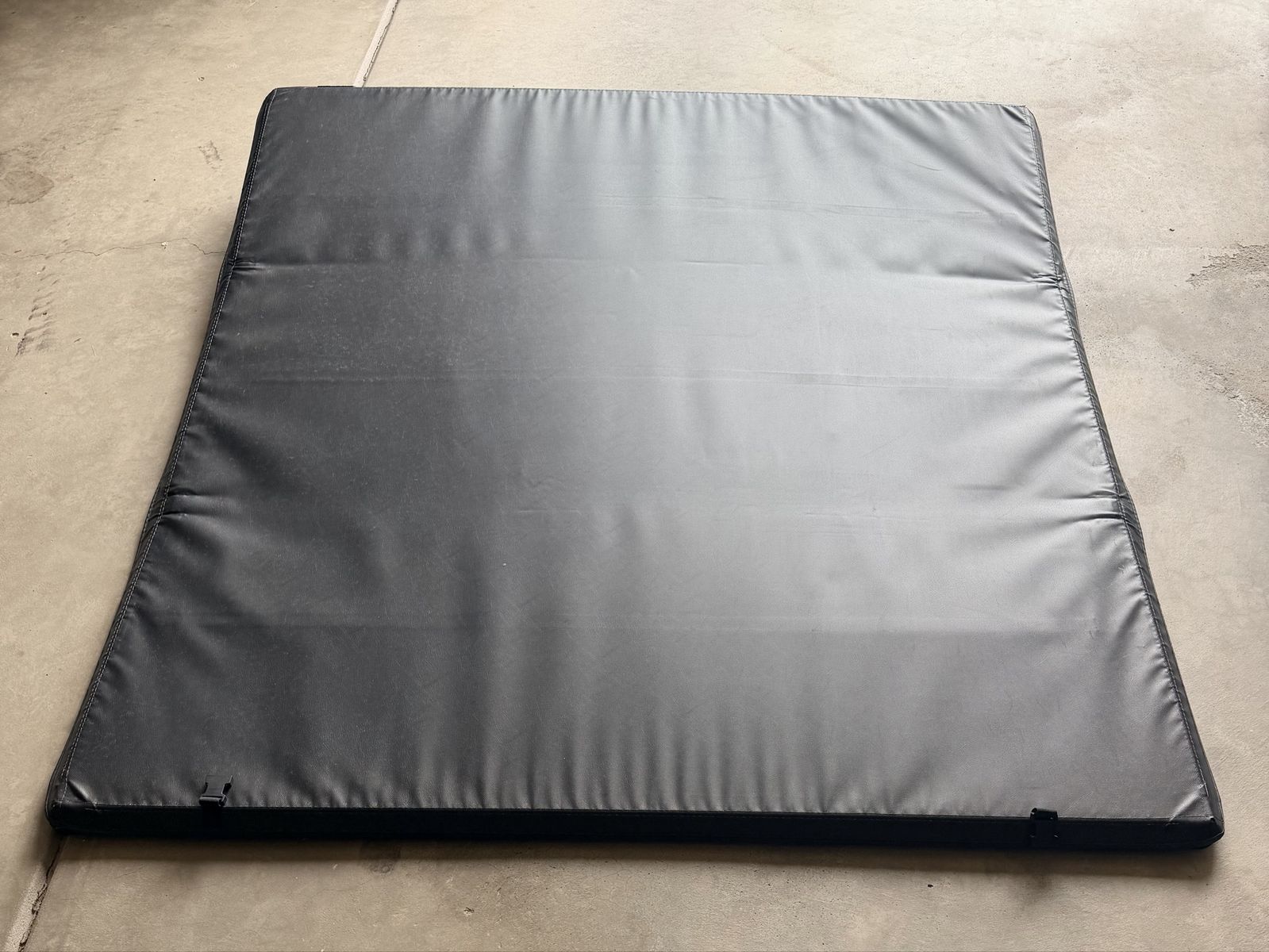 Truck Bed Tonneau Cover – Great Condition
