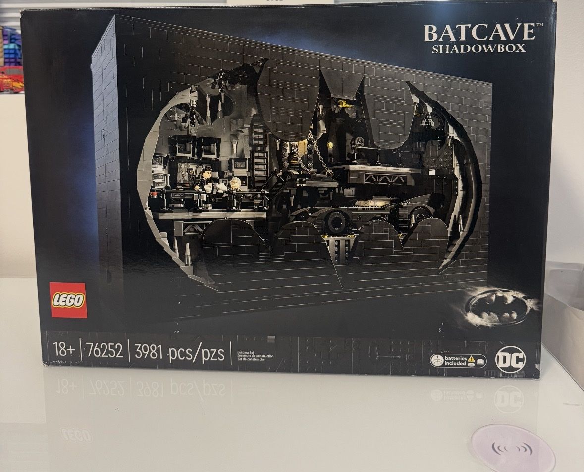LEGO DC Batcave Shadow Box Set 76252 (3,981 Pieces)