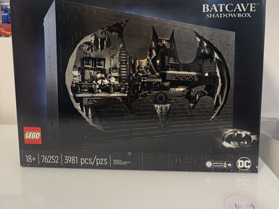 LEGO DC Batcave Shadow Box Set 76252 (3,981 Pieces)