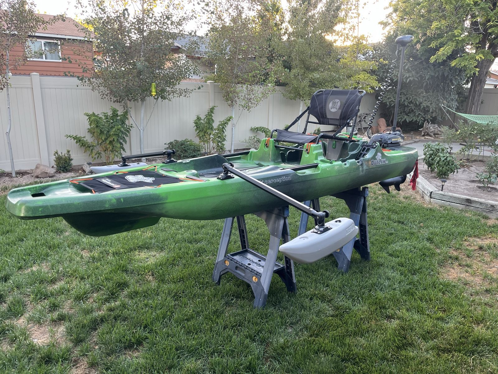 Perception Outlaw 11.5 Fishing Kayak with Minnkota Trolling Motor and Outriggers